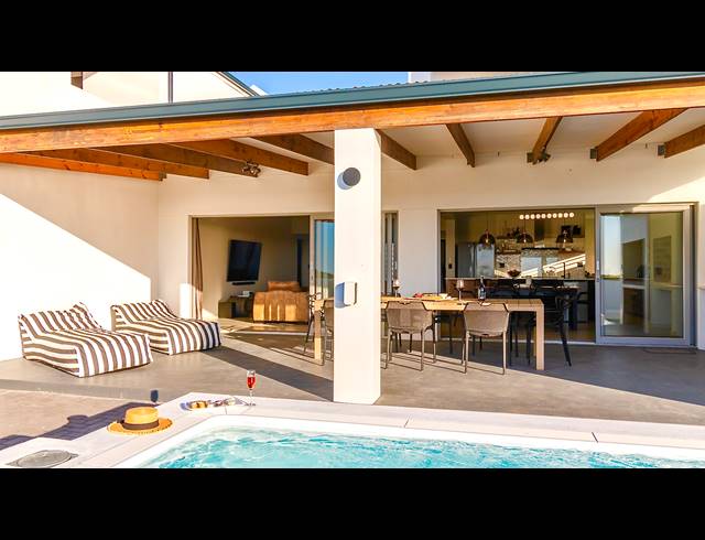 6 BEDROOM HOUSE FOR SALE IN DWARSKERSBOS